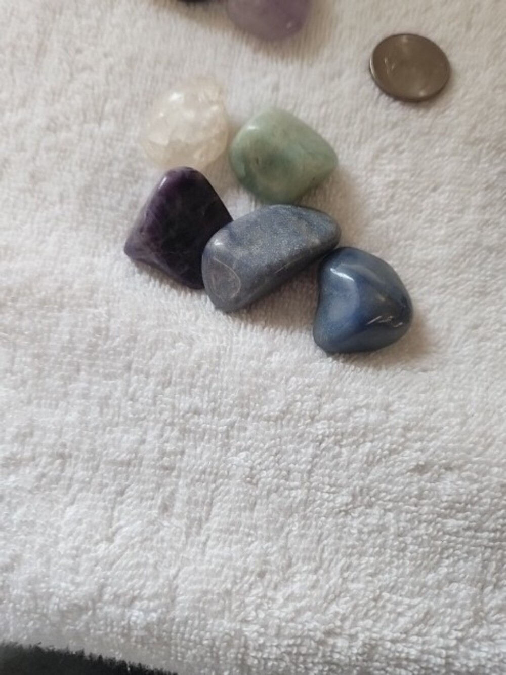 25 Mixed Polished Gemstone Lot #3 with Black Sphere - Picture 2 of 9